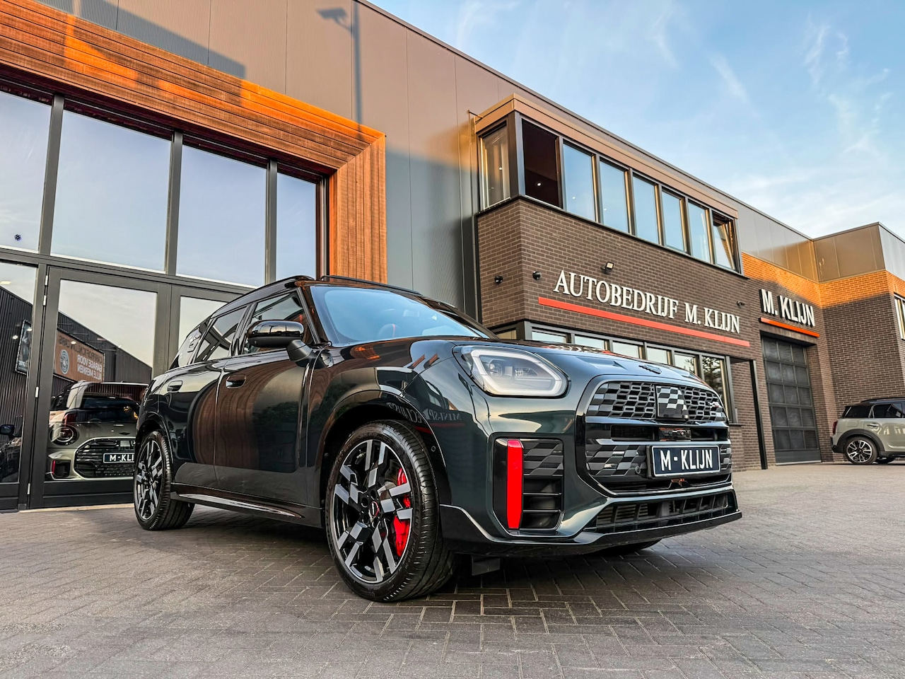 MINI Countryman - 2.0 JCW ALL4 John Cooper Works XL F1 300pk Legend Grey/Massage/Trekhaak/Pano/Bomvol - AutoWereld.nl