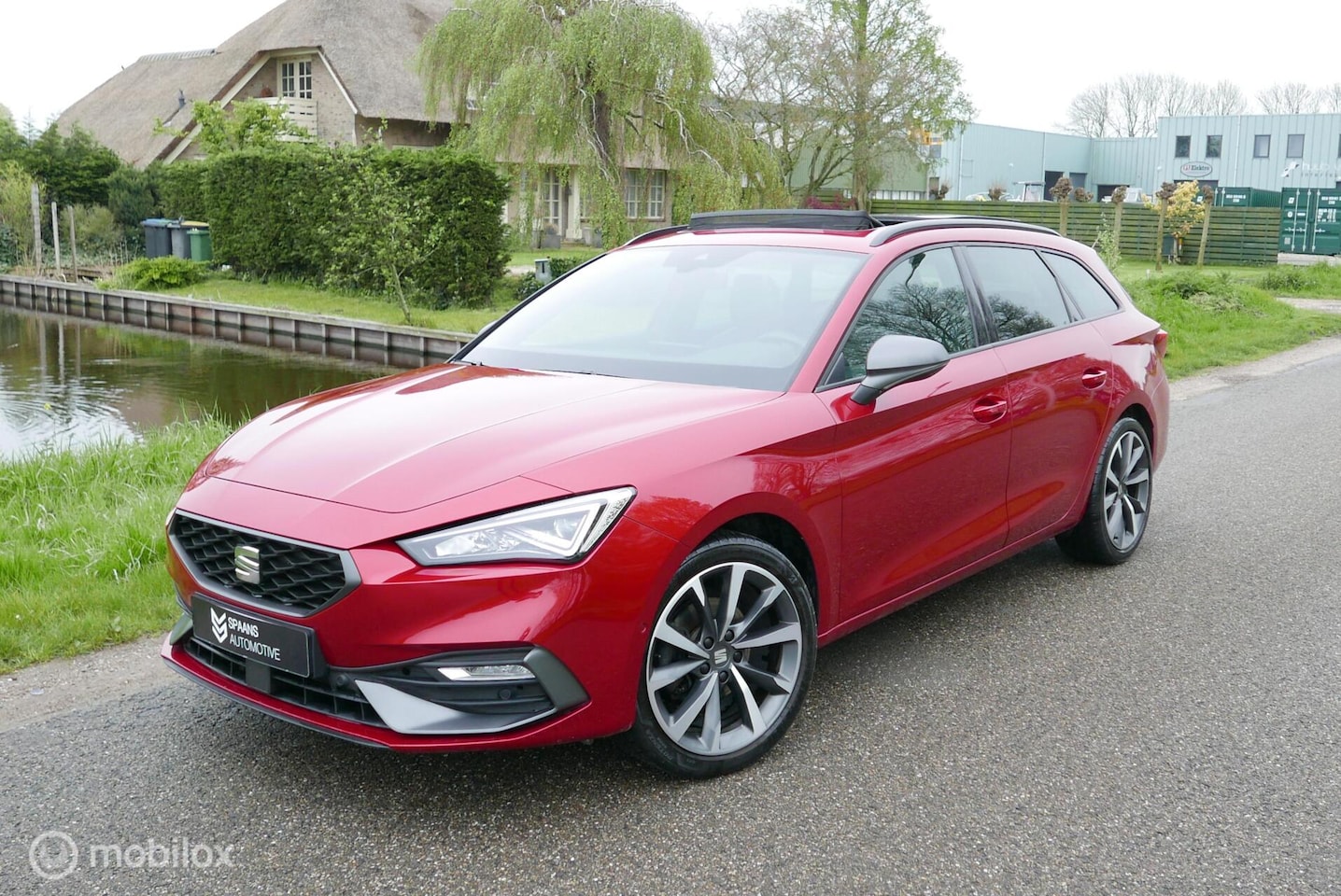 SEAT Leon Sportstourer - 1.5 eTSI DSG FR / Pano / Cam / Navi - AutoWereld.nl