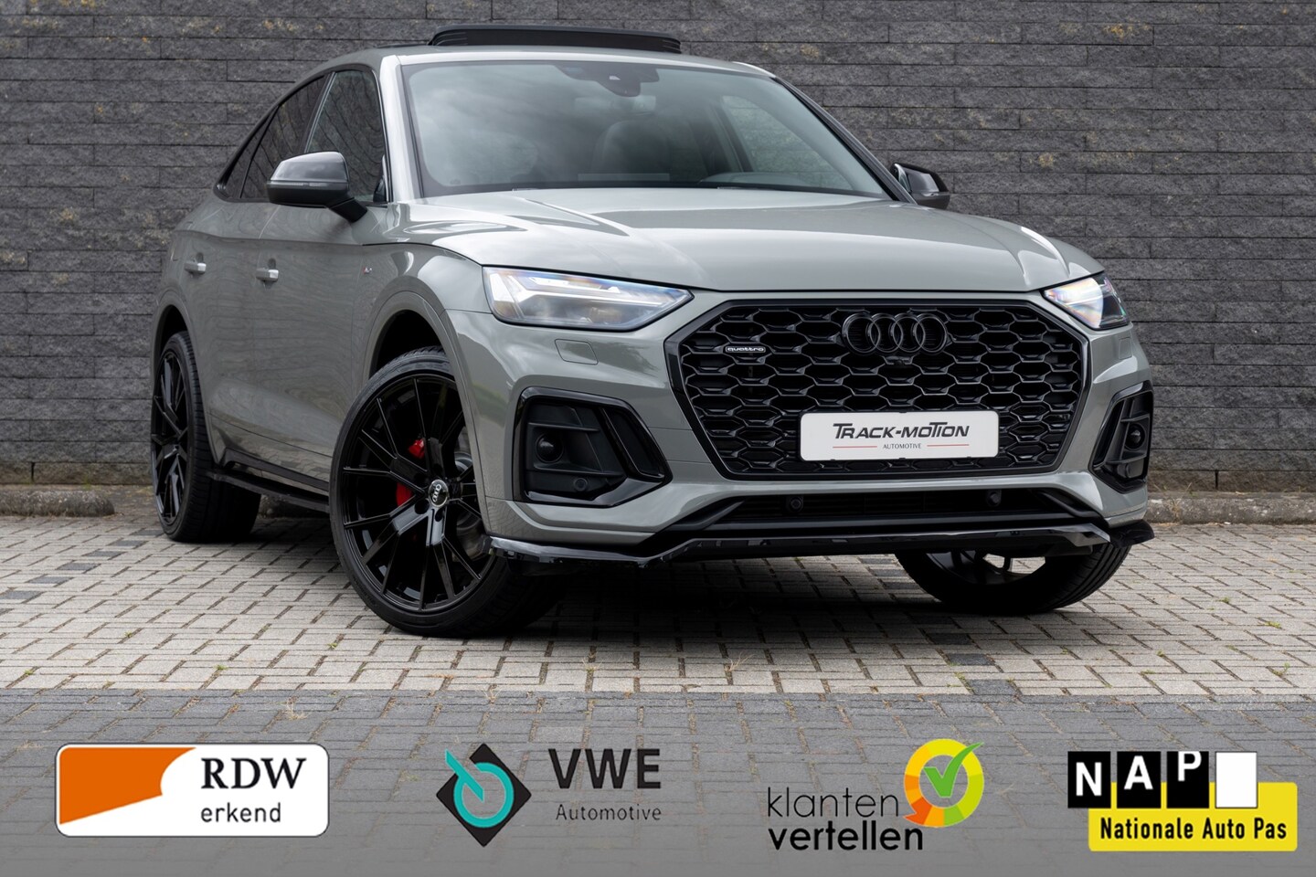 Audi Q5 Sportback - 50 TFSI e S edition Quantumgrey PANO - AutoWereld.nl
