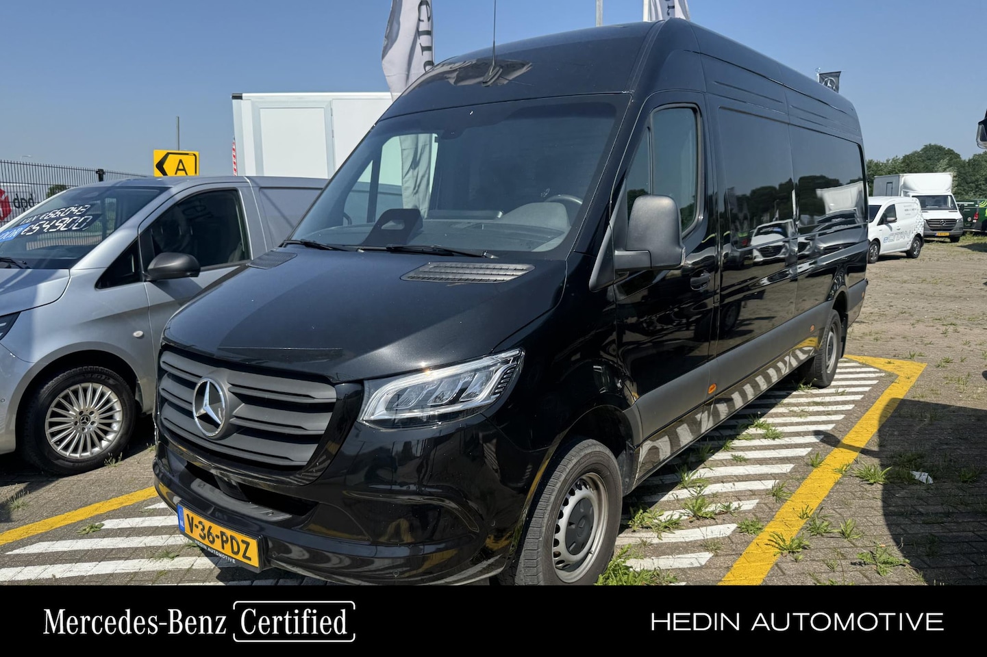 Mercedes-Benz Sprinter - 317 Diesel L3/H2 Automaat RWD | LED | Airco | Navigatie | Dodehoekassistent | Regensensor - AutoWereld.nl