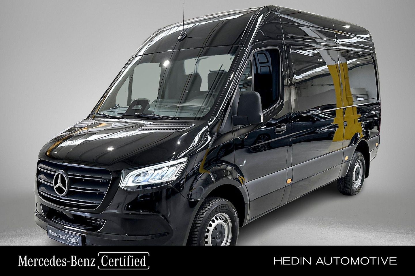 Mercedes-Benz Sprinter - 317 Diesel Automaat L2/H2 RWD Pro | Parkpilot | Airco | Dodehoekassistent | LED | Zijwinda - AutoWereld.nl