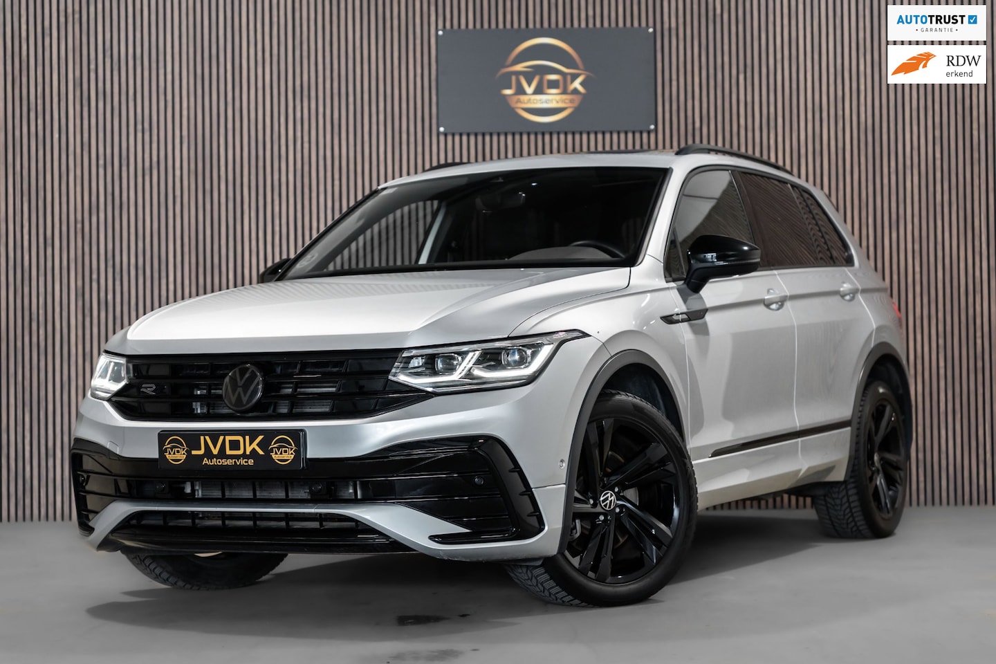 Volkswagen Tiguan - 2.0 TSI DSG 4Motion R-line LEDER PANO IQ HK CAMERA - AutoWereld.nl