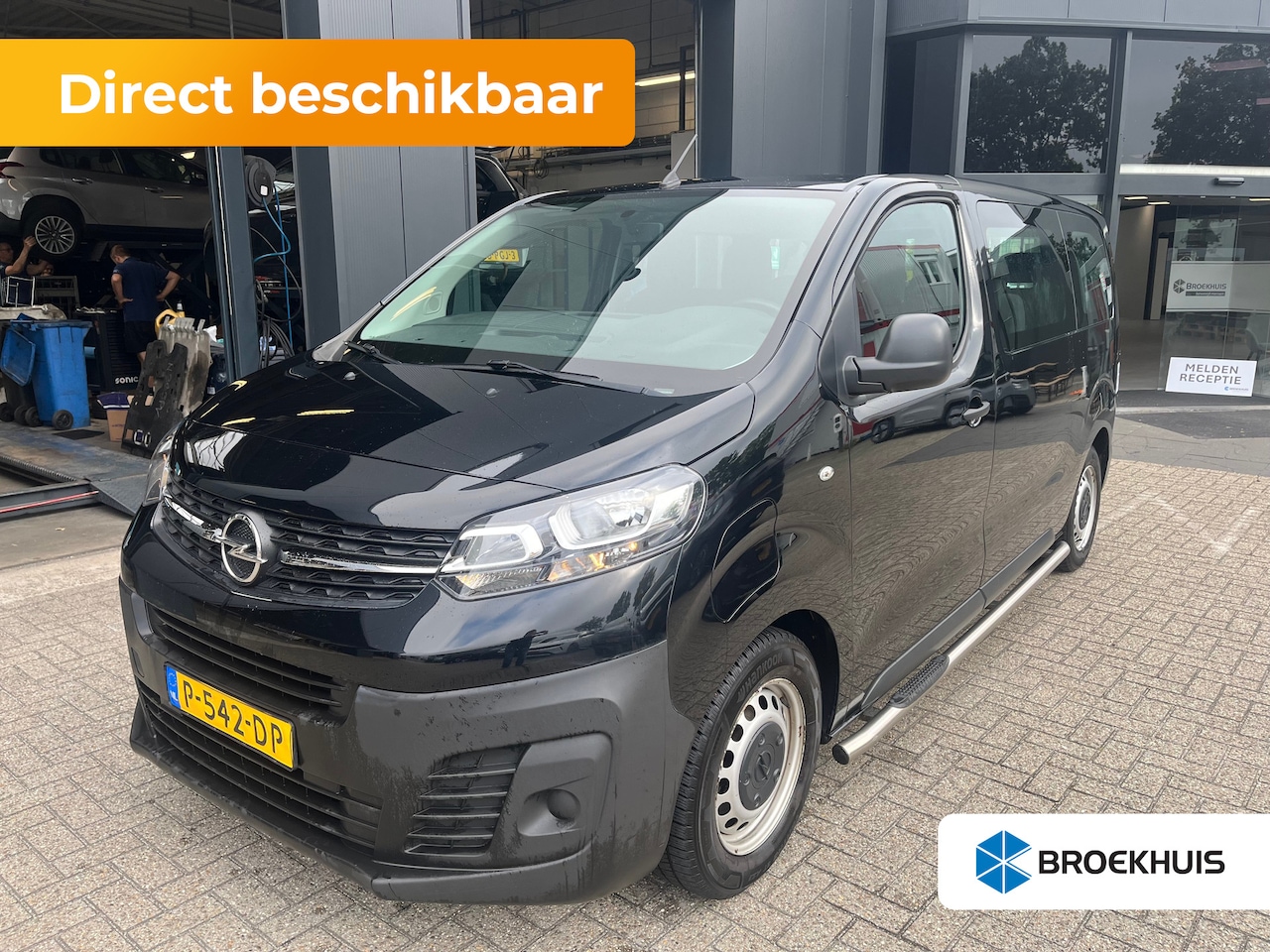 Opel Vivaro-e Combi - L2H1 75 kWh | 9- Persoons | Navi by app | | 2 zitplaatsen rechtsvoor | Airco | Apple Carpl - AutoWereld.nl