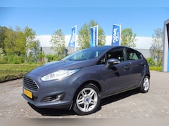 Ford Fiesta - 100pk Titanium airco stoelverwarming navigatie pdc v+a nwe distributie