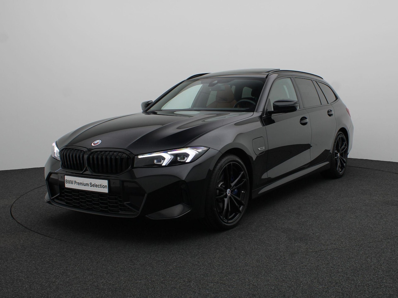 BMW 3-serie Touring - 330e M Sportpakket | Glazen panoramadak | Trekhaak | Elektrisch verstelbare stoelen | HiFi - AutoWereld.nl