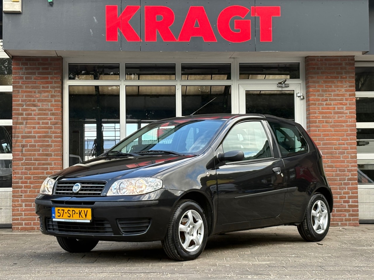 Fiat Punto - Classic Lusso 1.2 60 pk - 3drs - lichtmetaal - zuinig! - AutoWereld.nl