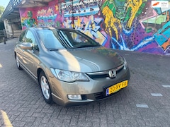 Honda Civic - 1.3 Hybrid automaat airco navigatie dvd verwarming in stoelen hele mooie auto. Ima storing