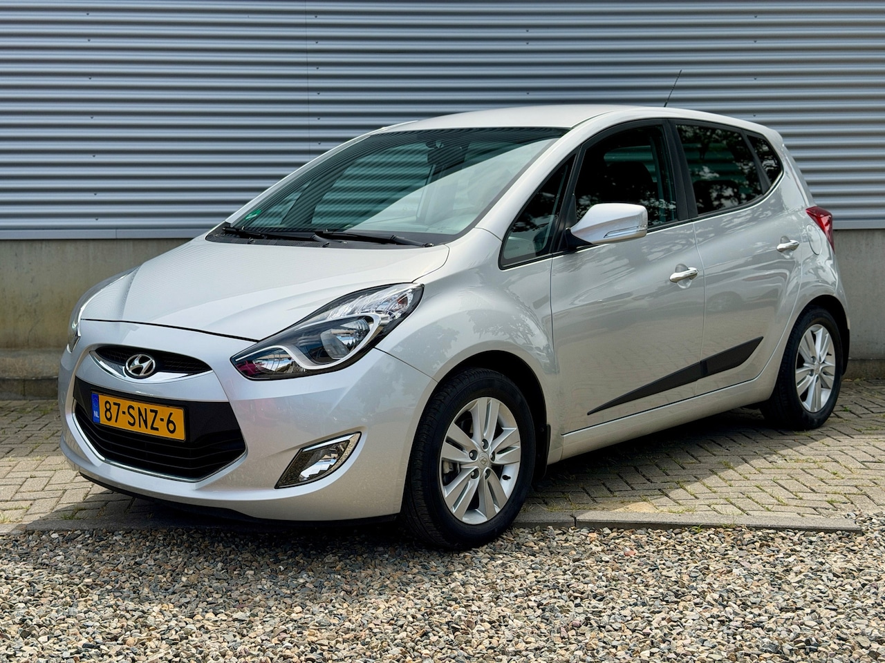 Hyundai ix20 - 1.6i i-Vision AUTOMAAT [ ecc,lmv,trekhaak ] - AutoWereld.nl