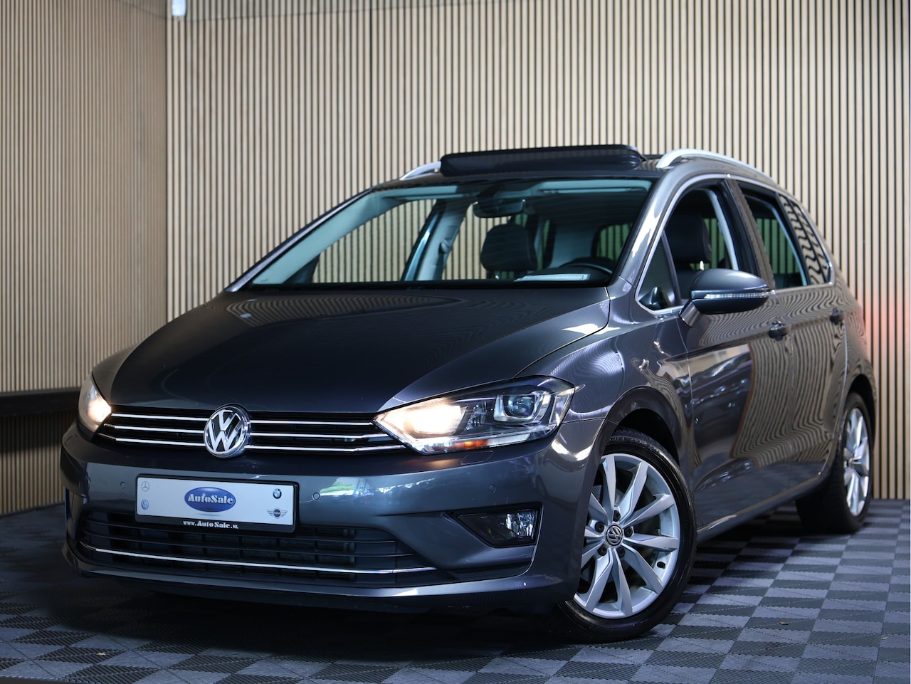 Volkswagen Golf Sportsvan - 1.4 TSI Highline DSG PANO CLIMA CRUISE MASSAGE ERGO ACTIVE PDC STOELVW "17 - AutoWereld.nl