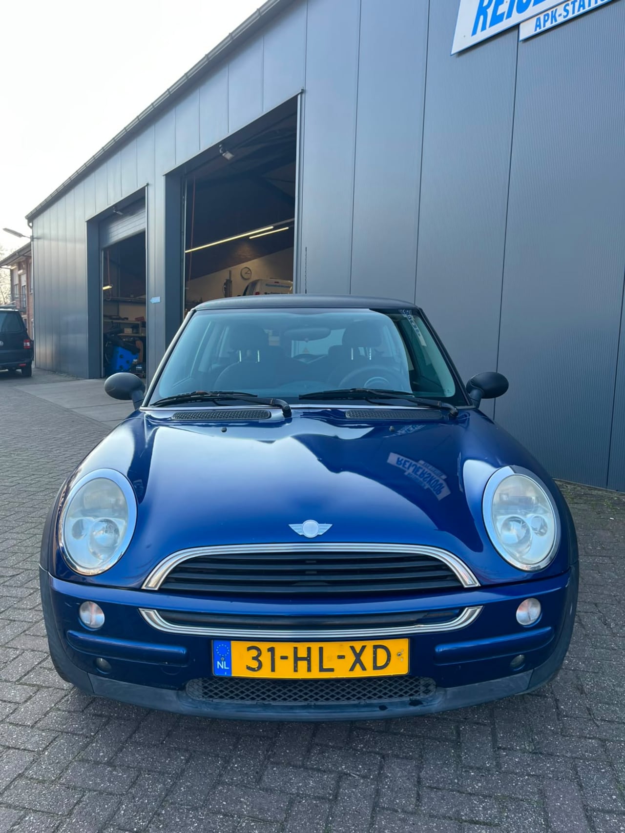 MINI 3-Deurs - 1.6 One Salt Olielekkage