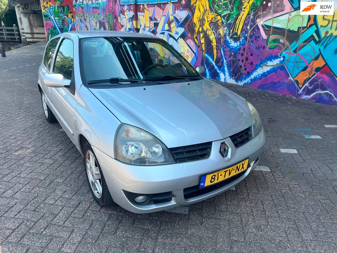 Renault Clio - 1.2-16V Campus airco sport velgen 148 dkm nap rijd heerlijk deuk achter scherm. Dikke uitv - AutoWereld.nl