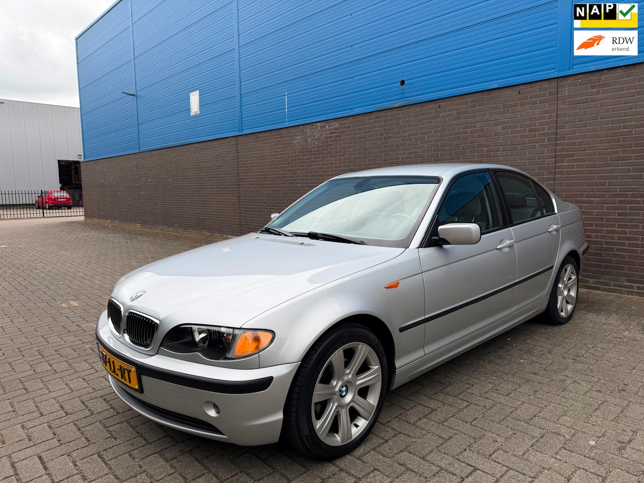 BMW 3-serie - 320i Executive E46 | Climate | Cruise | Stoelverwarming | 17” LM Velgen | Zescilinder | Au - AutoWereld.nl