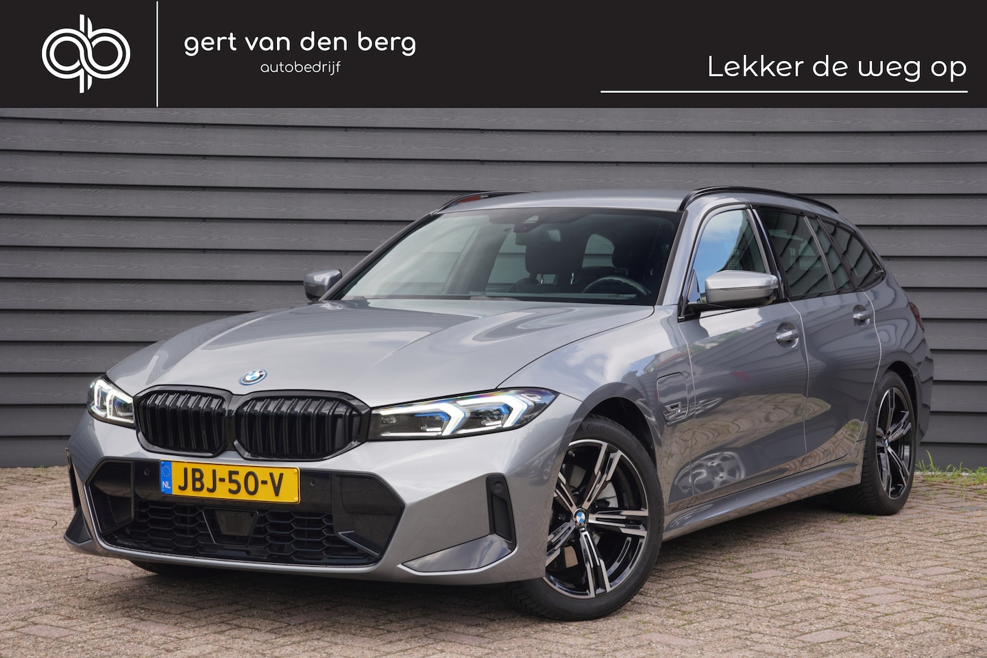 BMW 3-serie Touring - 330e - M SPORT - CAMERA - CARPLAY - SHADOWLINE - ADAPT. CRUISE - - AutoWereld.nl