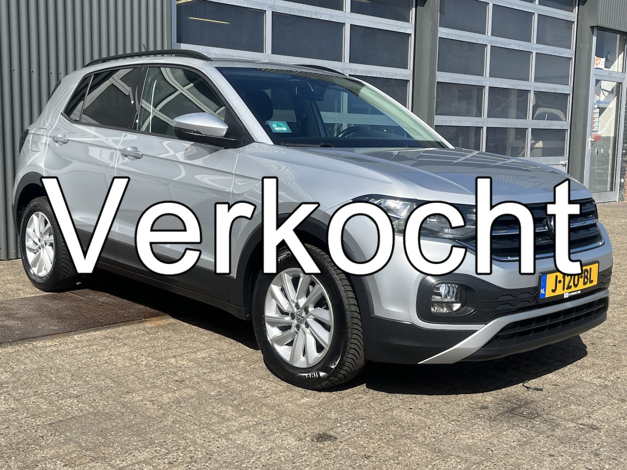 Volkswagen T-Cross - 1.0 TSI Life DSG Airco Trekhaak cruise controle Digitaal display Apple carplay Navigatiesy - AutoWereld.nl