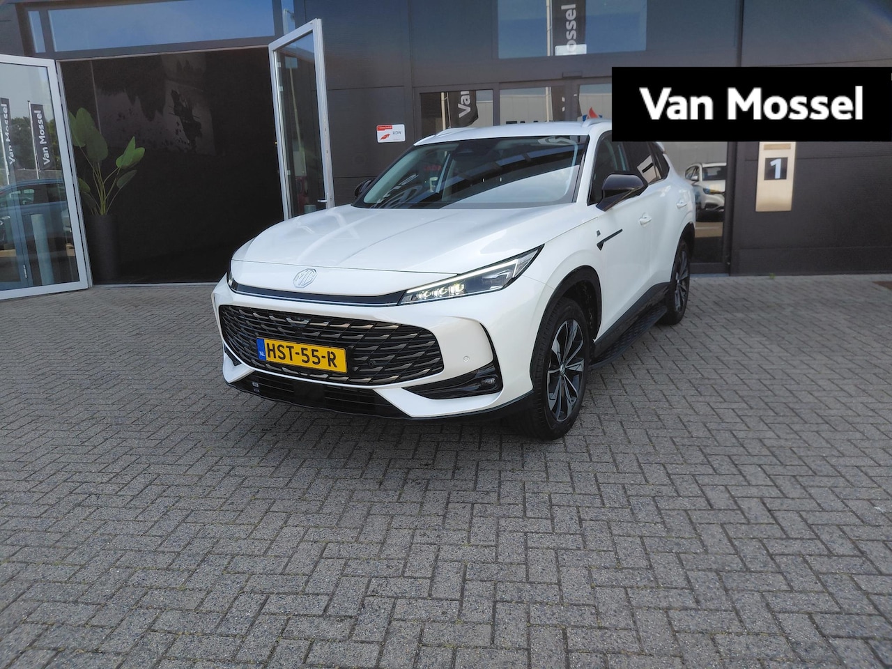 MG HS - 1.5 Aut. Luxury | 1e-Eig. | 100km Electrisch | Navi | CarPlay | 360 Camera | Stoelverwarmi - AutoWereld.nl