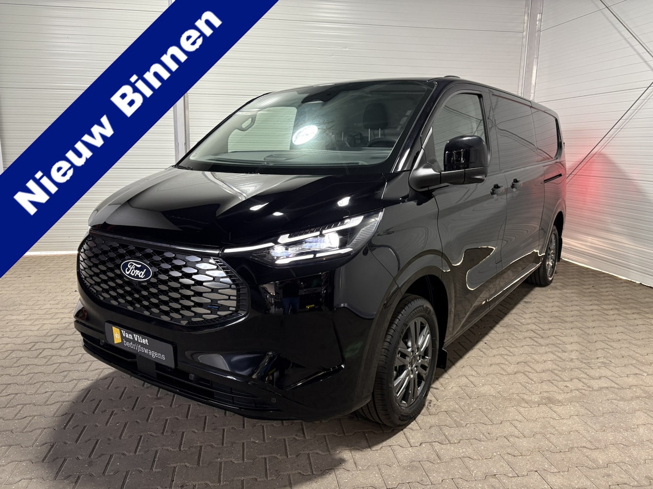 Ford E-Transit Cust. - 340 L2H1 Limited 71 kWh 218Pk Dubbele schuifdeur VVB500 Prijs zoals getoond - AutoWereld.nl