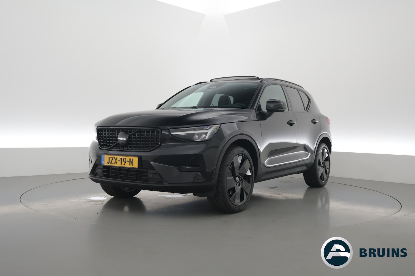 Volvo XC40 - 2.0 B3 Ultra Black Edition | Rijklaar! | S/K-Dak | Harman/Kardon | Bliss | Stuur-stoel+Voo - AutoWereld.nl