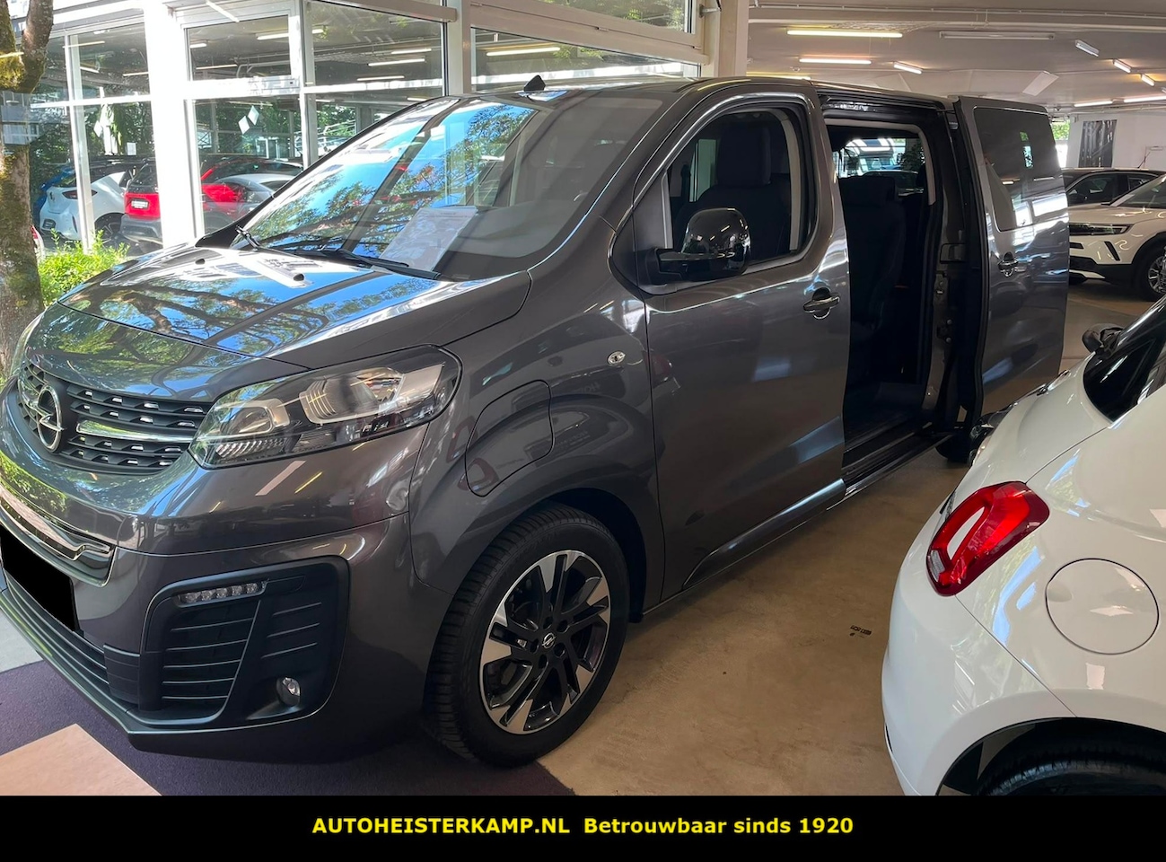 Opel Zafira Life Electric - L2 50 kWh 26.800 EX BTW 8 Zitter 2 Schuifdeuren PDC Stoelverwarming - AutoWereld.nl