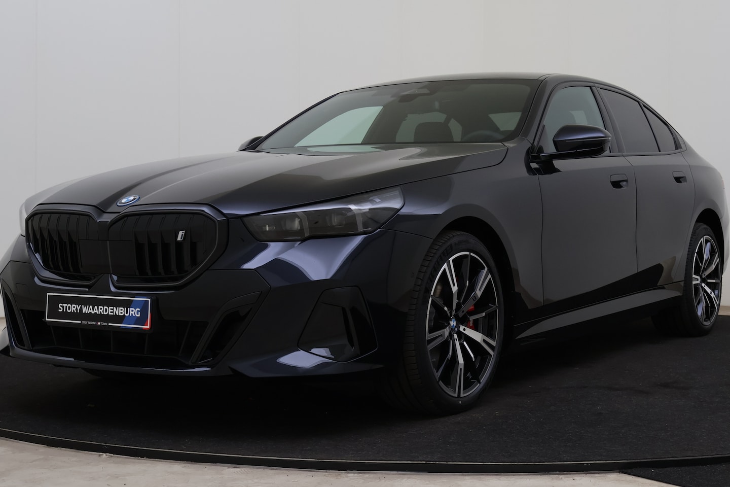 BMW i5 - eDrive40 M Sport / Trekhaak / Achteruitrijcamera / Bowers & Wilkins / Comfort Access / Ada - AutoWereld.nl