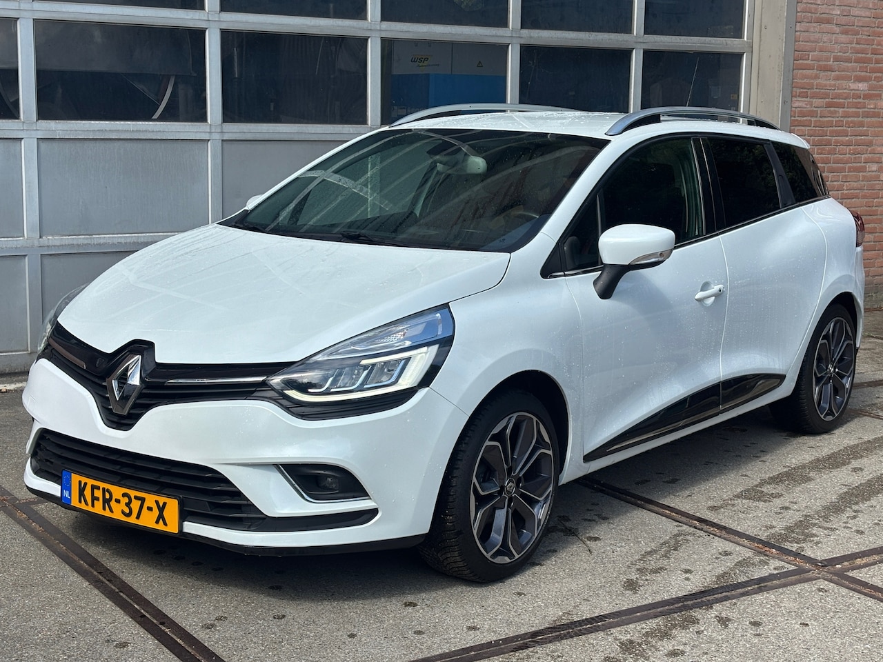 Renault Clio Estate - 0.9 TCe Intens 0.9 TCe Intens,NAVI,STOEL VERW,FULL LED,TREKH,17 INCH LMV - AutoWereld.nl