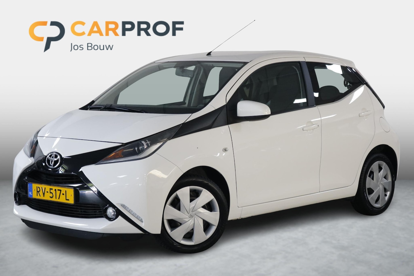 Toyota Aygo - 1.0 VVT-i x-play Airco | Camera | Bluetooth | NAP. - AutoWereld.nl