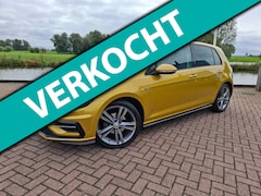 Volkswagen Golf - 1.0 TSI Highl Busi R-designApple/Andoid Digi dash. Stoelverwarm Clima Navi cruise PDC v+a