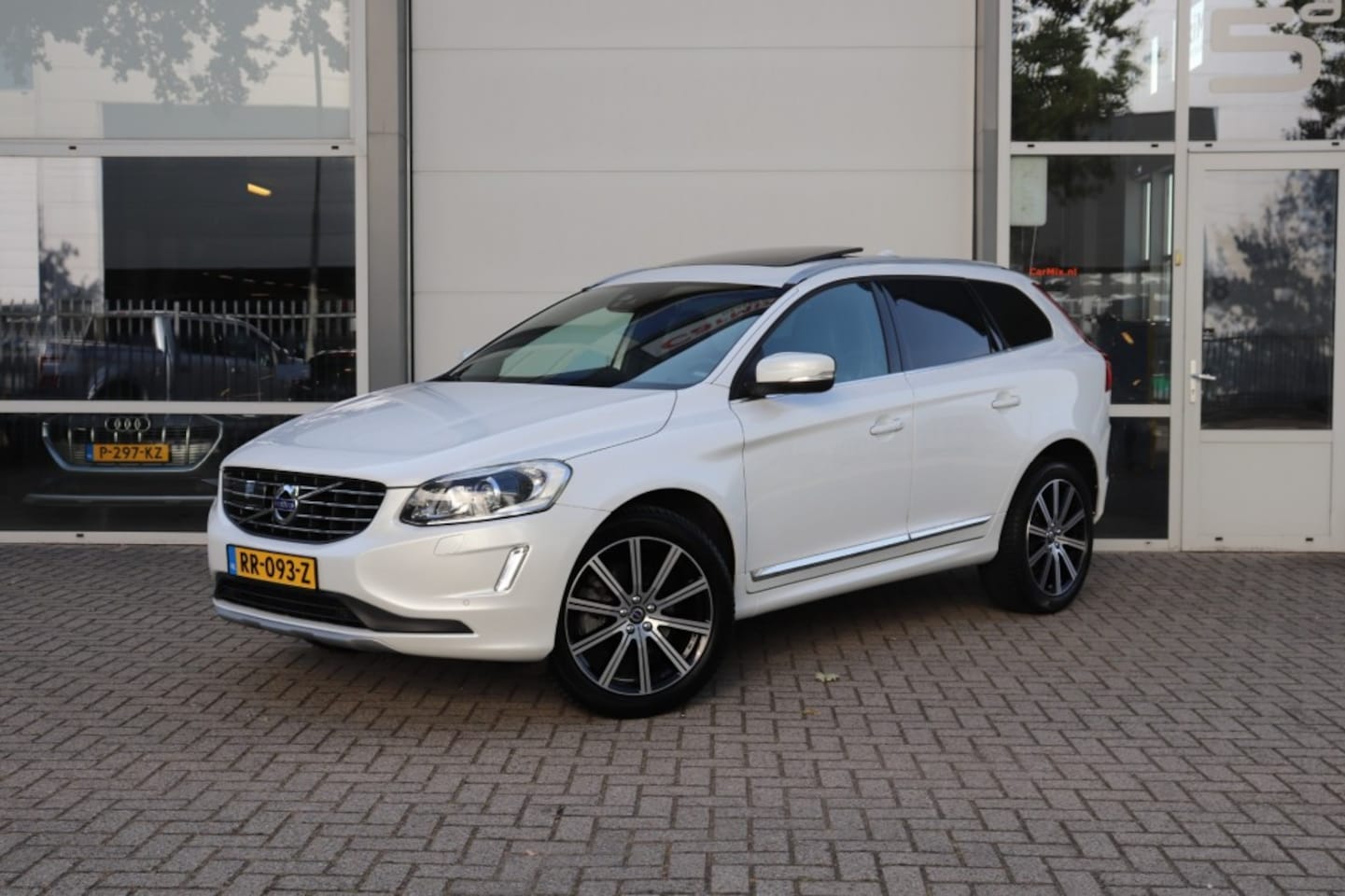 Volvo XC60 - 2.0 D4 190PK AUT FWD POLAR+/PAN.DAK/EURO6/DEALERONDERH./20INCH - AutoWereld.nl