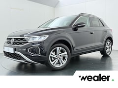 Volkswagen T-Roc - 1.5 TSI Life | 150 PK | Trekhaak afneembaar | Adaptive Cruise Control | Achteruitrijcamera