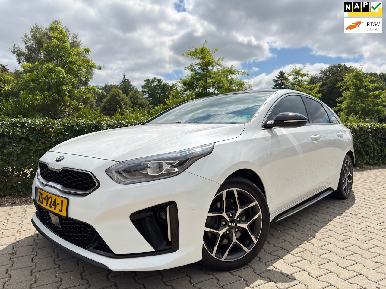 Kia Pro cee'd - 1.4 T-GDI GT-Line 140PK , 6-Bak , Panodak , Clima / Cruise / Camera-Multimedia / Leder / P - AutoWereld.nl