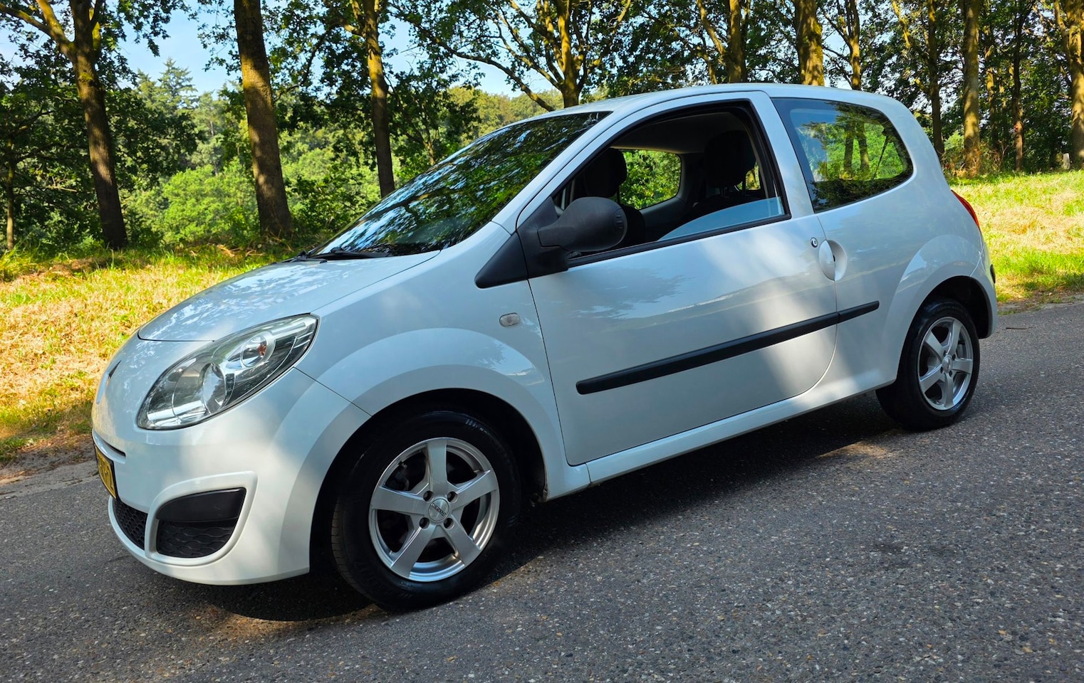 Renault Twingo - 1.2 - NL Auto - APK T/M 15-07-2027 - - AutoWereld.nl