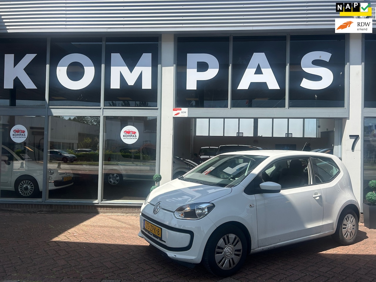 Volkswagen Up! - 1.0 move up! BlueMotion |NAVI|Airco|NAP|Bluetooth|APK27|S&S|EL.Ramen| - AutoWereld.nl