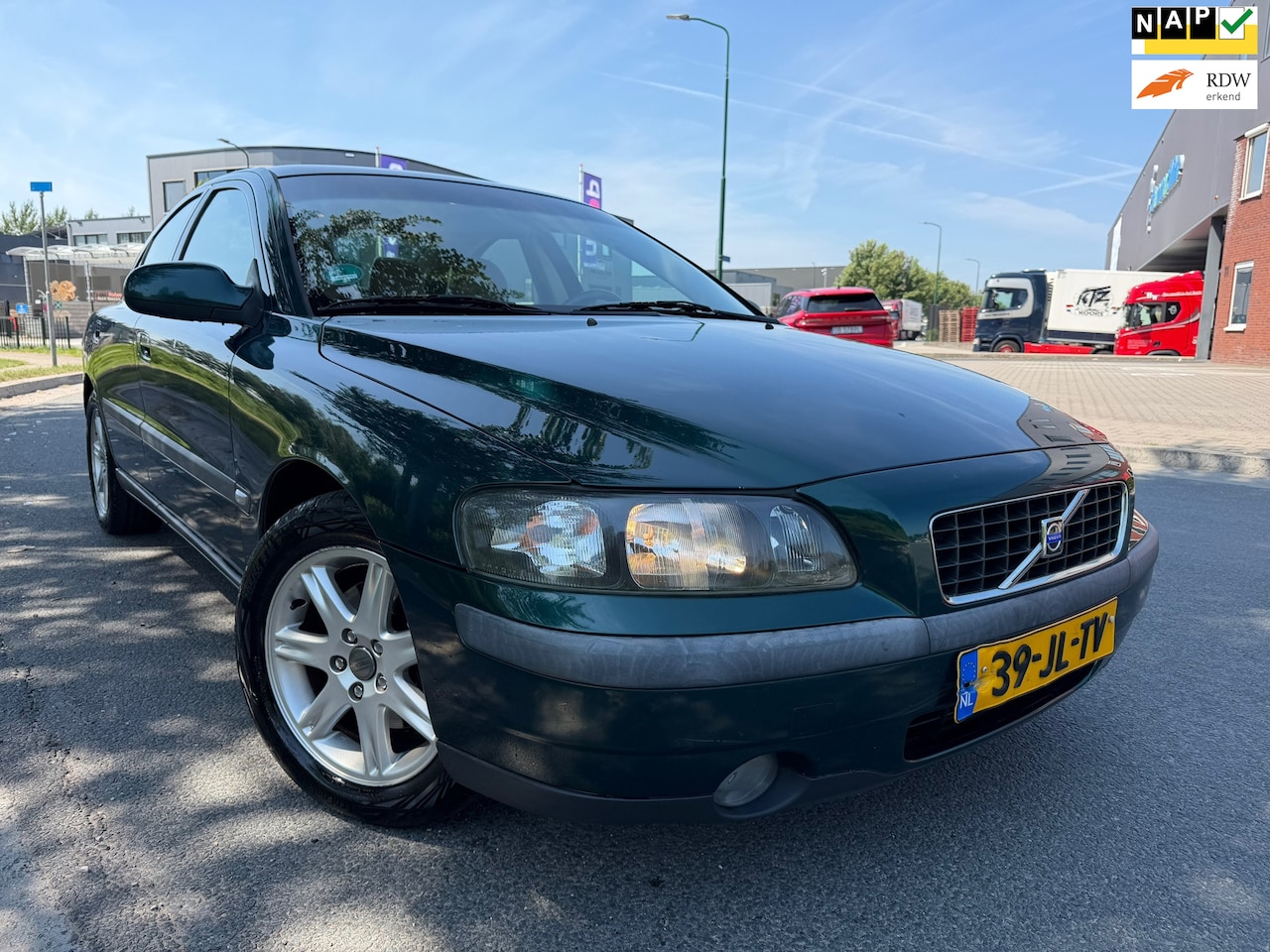 Volvo S60 - 2.4 Edition AUTOMAAT BJ 2002 AIRCO/APK NIEUW/YOUNGTIMER/LAGE KM STAND/NL AUTO !!! - AutoWereld.nl