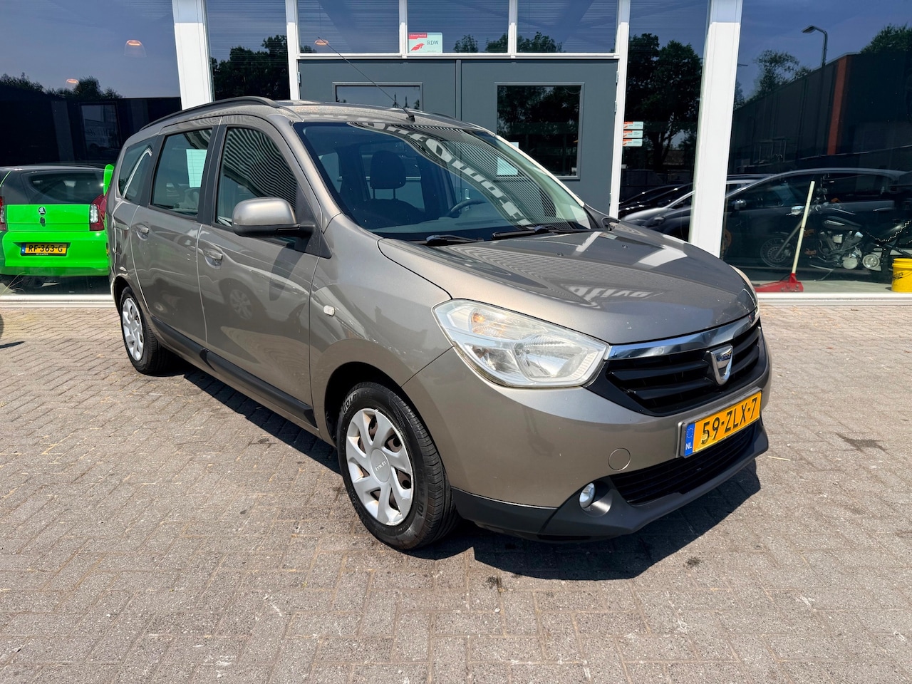 Dacia Lodgy - 1.2 Tce Lauréate 5p. 1.2 TCe Lauréate 5p. - AutoWereld.nl
