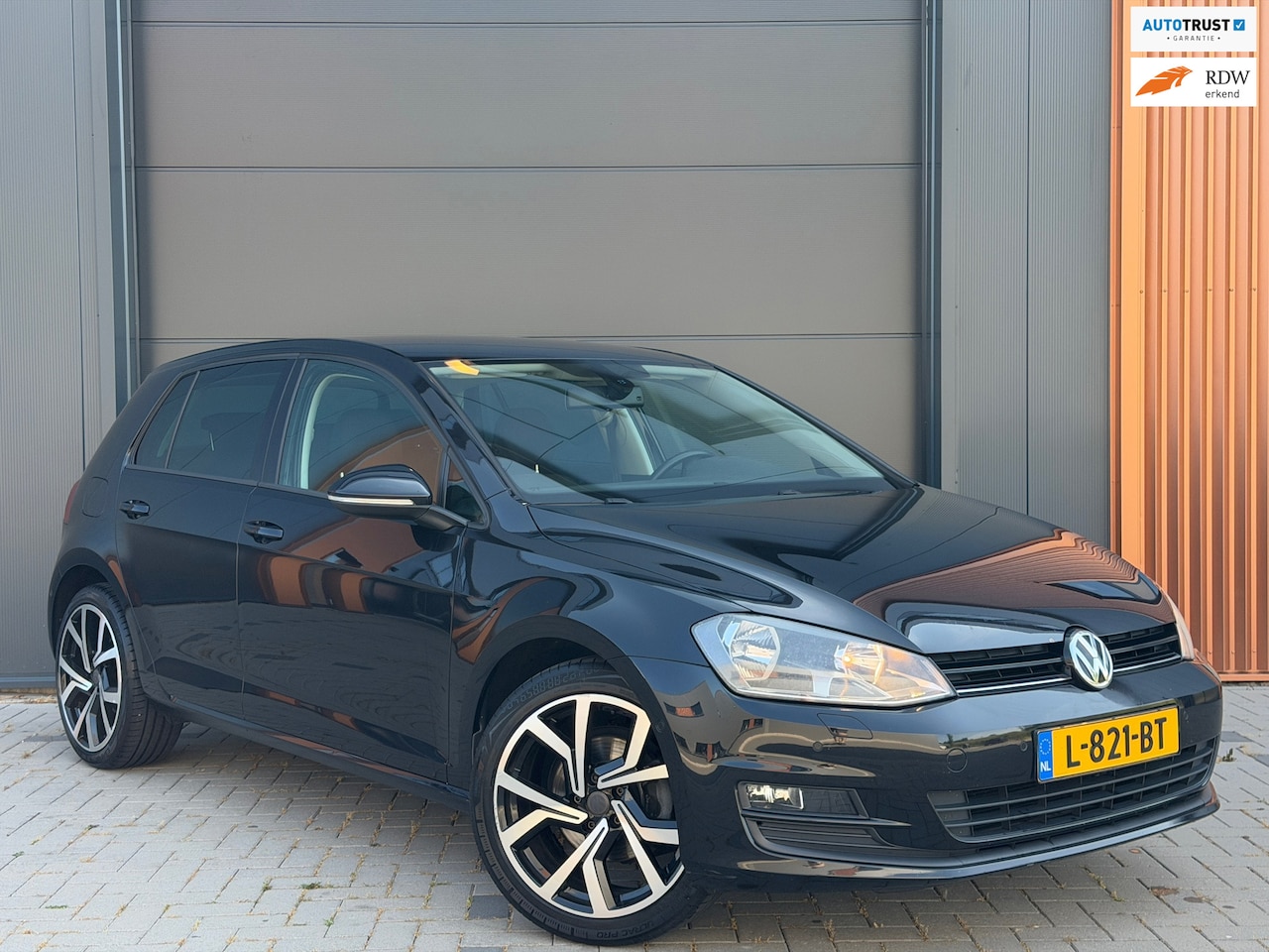 Volkswagen Golf - 1.2 TSI Trendline|100% Onderhouden|Stoelverwarming|Bluetooth|Climate Control|Parkeersensor - AutoWereld.nl