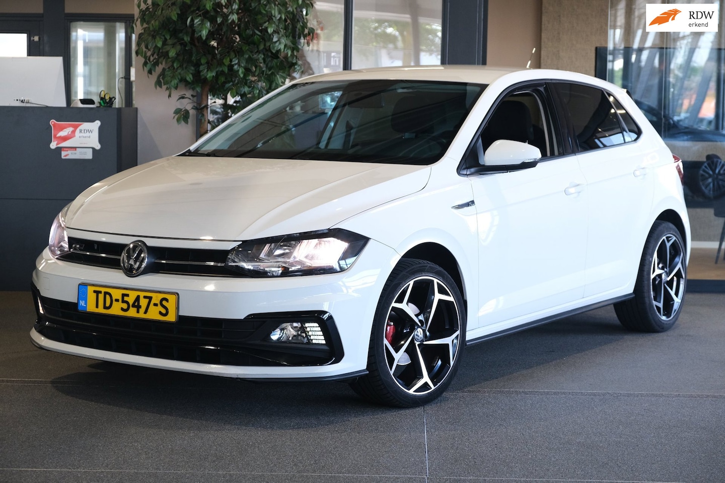 Volkswagen Polo - 1.0 MPI R-Line Apple Carplay Cruise Airco MF-Stuur - AutoWereld.nl
