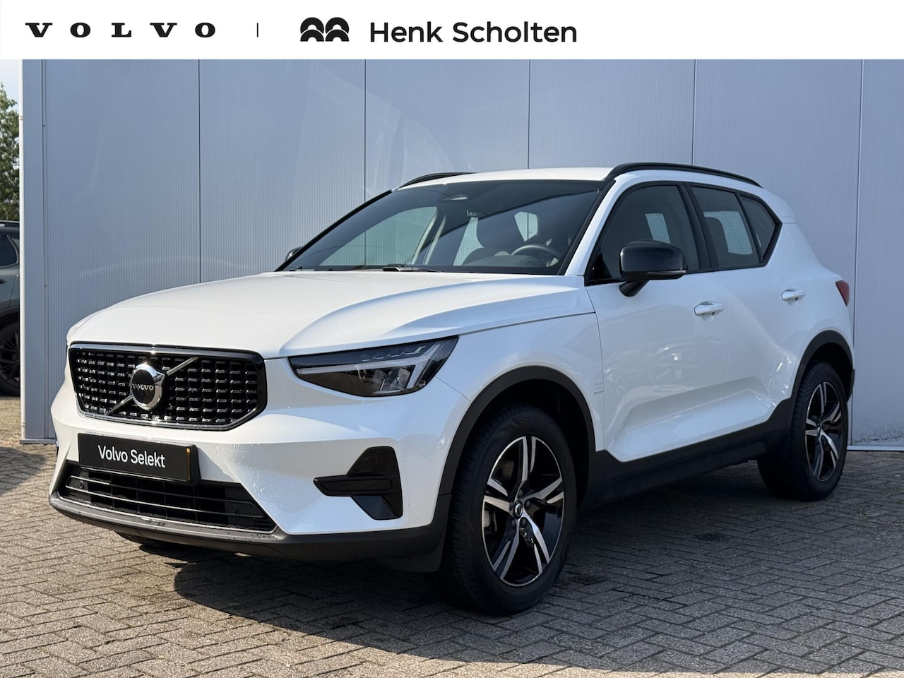 Volvo XC40 - 2.0 B4 Plus Dark Elektrisch verstelbare voorstoelen | Google Maps & Infotainment | Adaptie - AutoWereld.nl