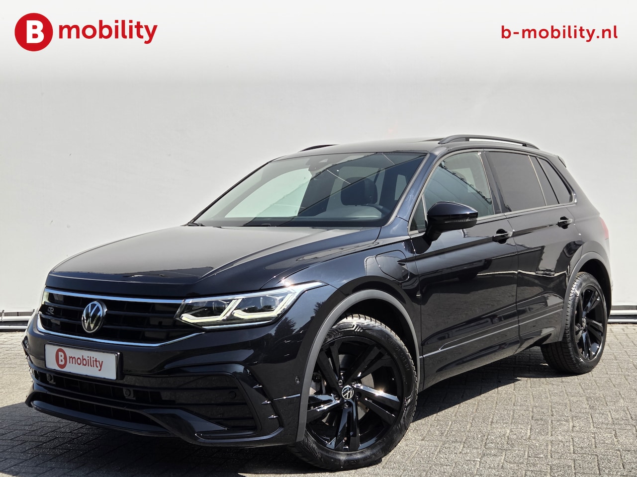 Volkswagen Tiguan - 1.4 TSI eHybrid R-Line Trekhaak 1800kg Panoramadak NL Auto! | Adaptive Cruise Control | St - AutoWereld.nl