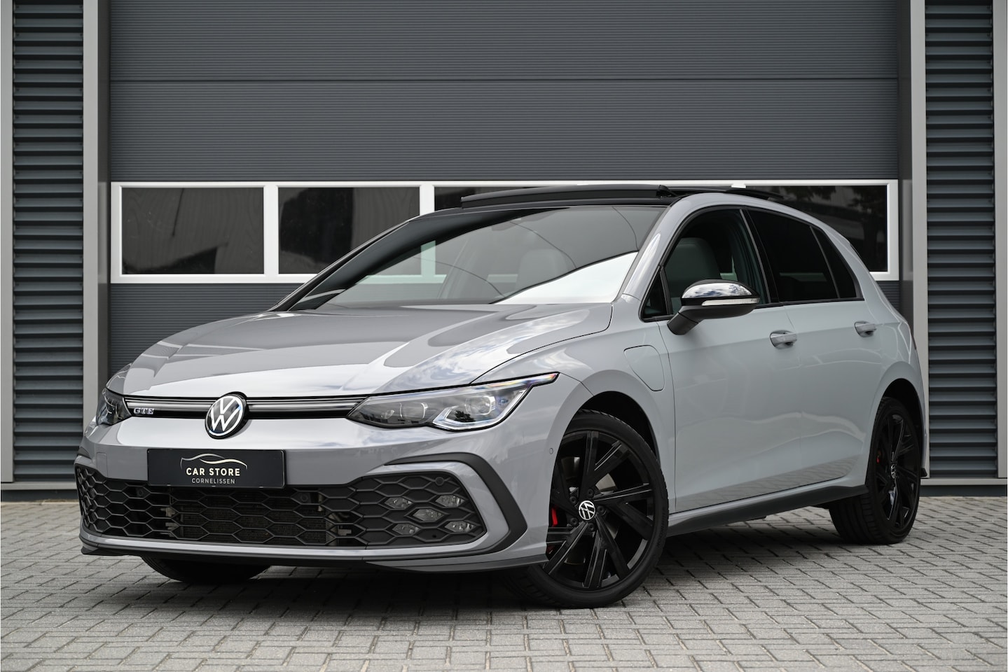 Volkswagen Golf - 1.4 GTE 245 PK / PANO / LEDER / IQ LIGHT / MEMORY / CAMERA / DCC / TREKHAAK / BLACK STYLE - AutoWereld.nl