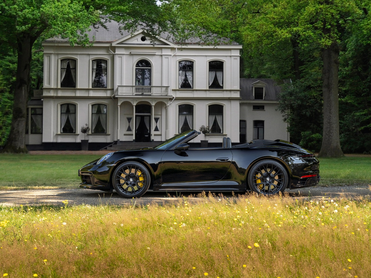 Porsche 911 Cabrio - 3.0 Carrera 4S | Keramisch | Akrapovic | Burmester | Lift | Stoelventilatie | Origineel NL - AutoWereld.nl