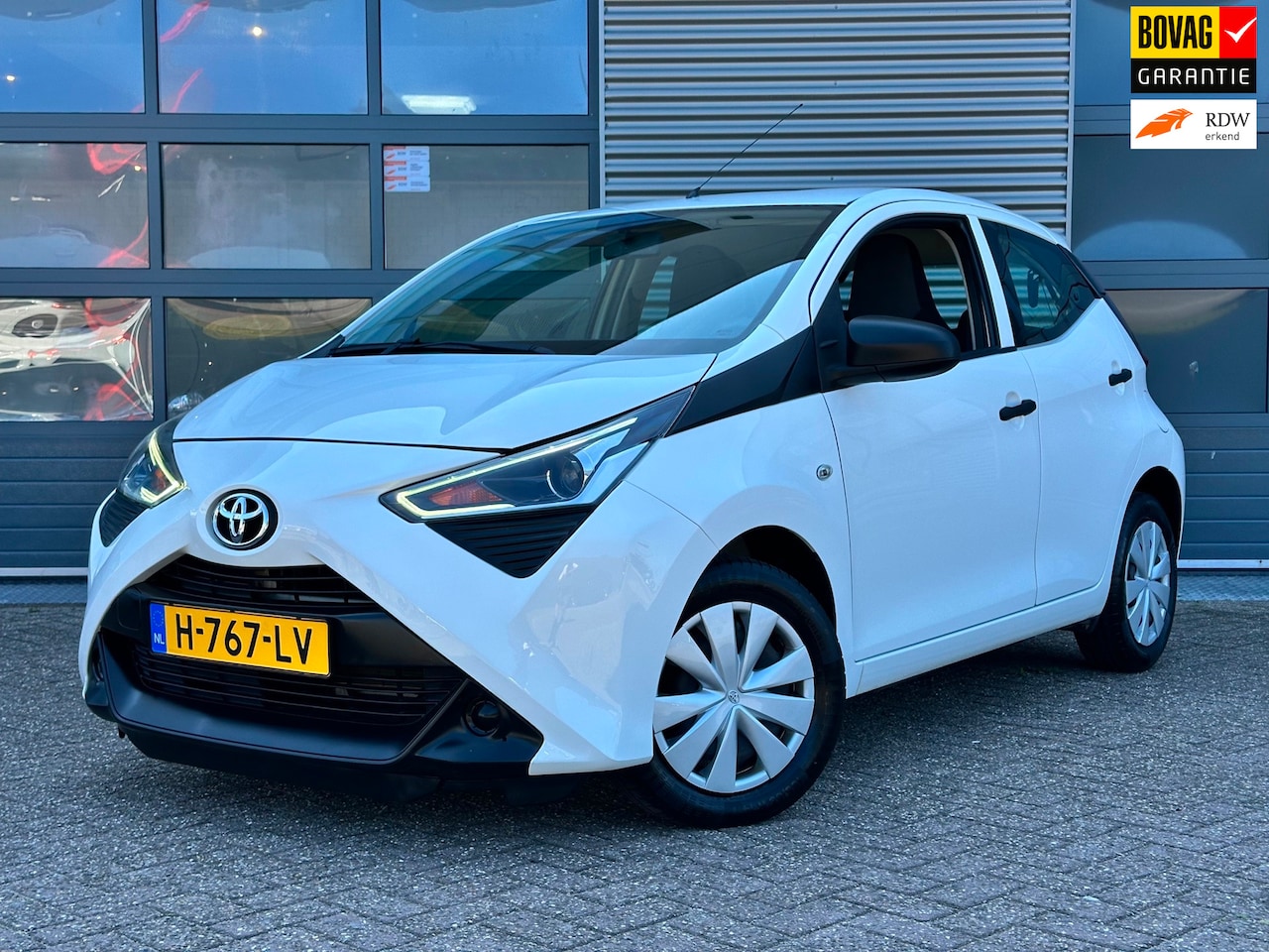 Toyota Aygo - 1.0 VVT-i x-fun | CarPlay | CRUISECR | Airco - AutoWereld.nl