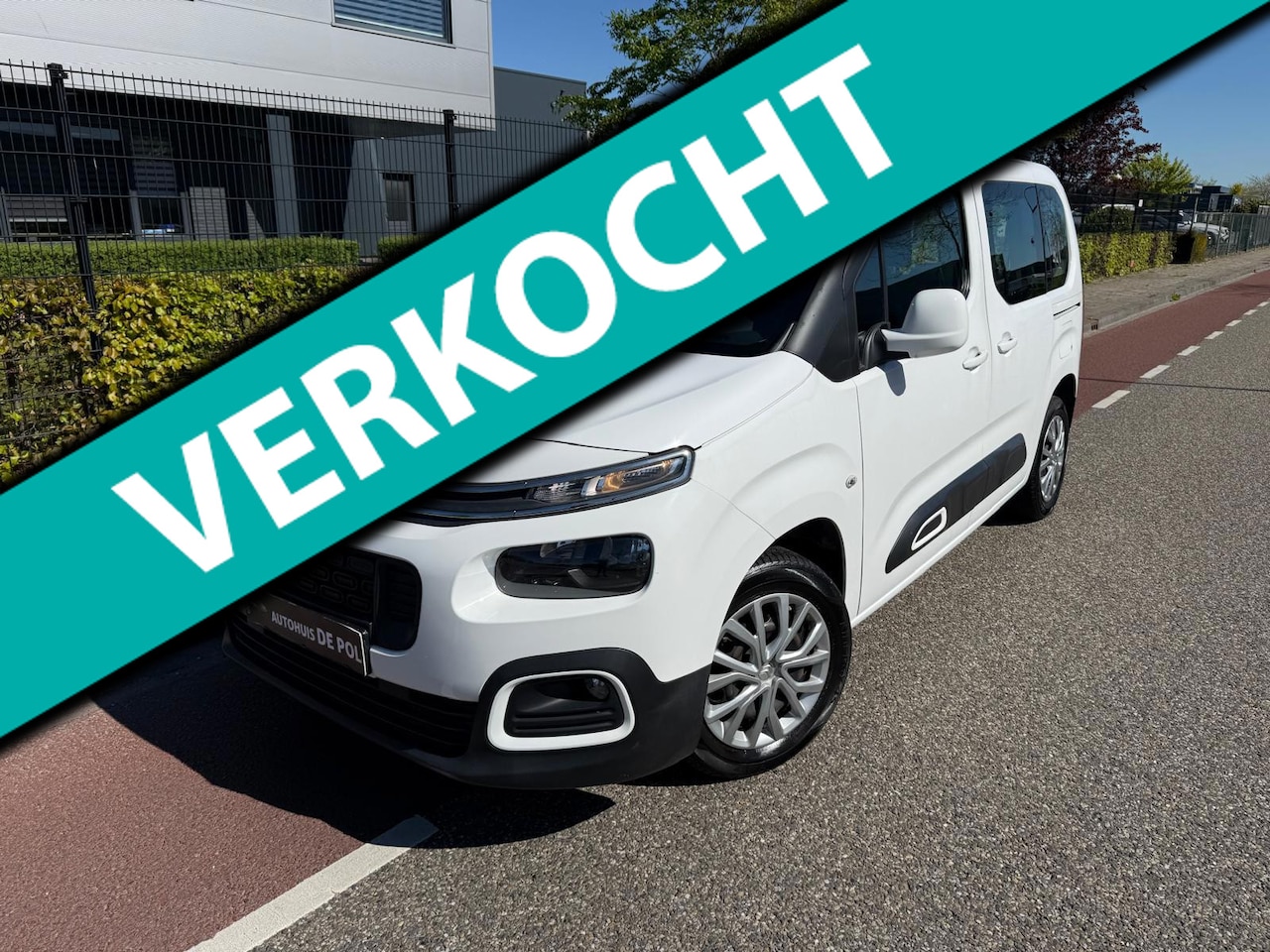 Citroën Berlingo - 1.2 PureTech Shine Distributieriem-Nieuw Cruise-Control Airco Trekhaak Bluetooth - AutoWereld.nl