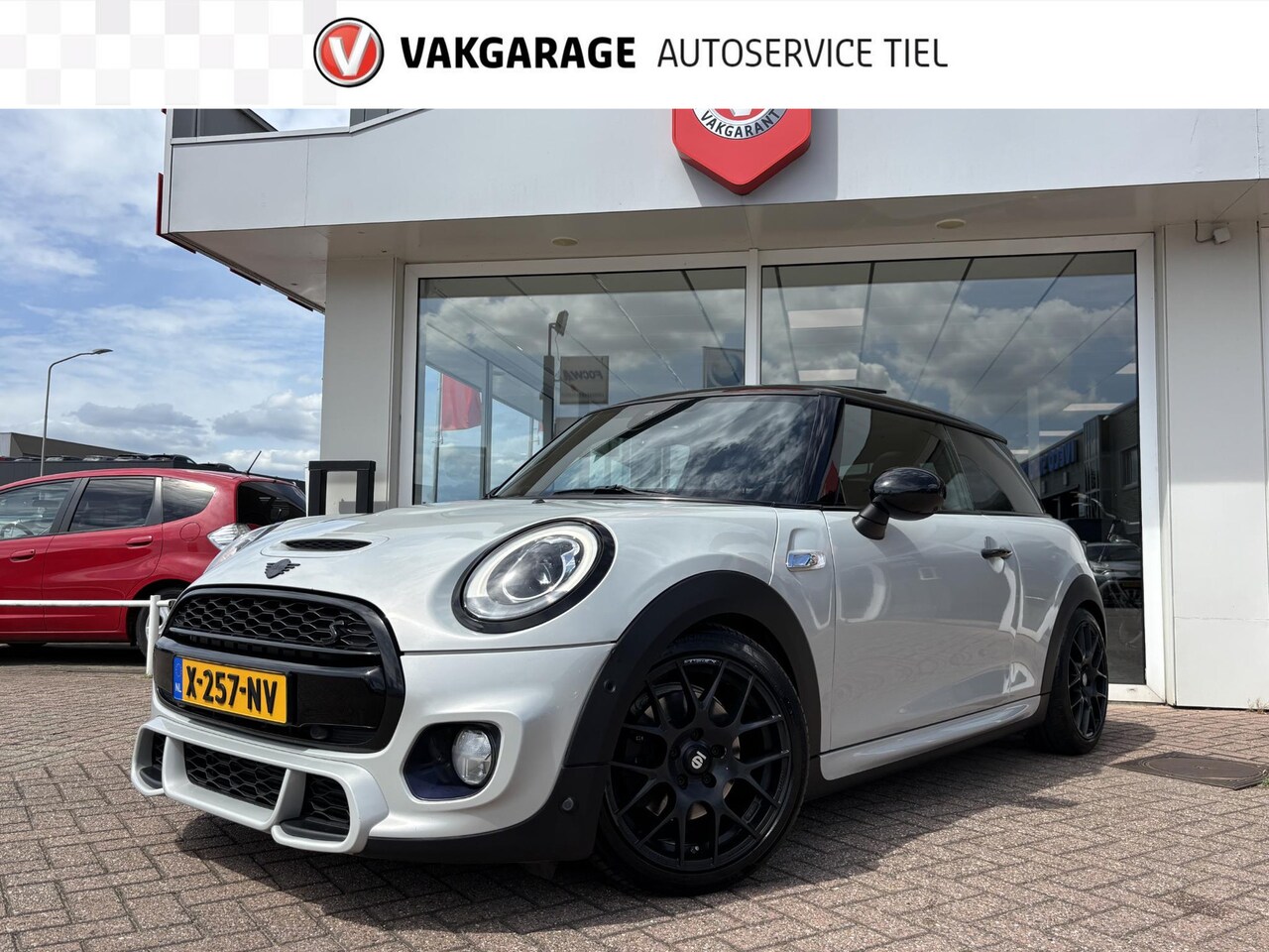 MINI 3-Deurs - 2.0 Cooper S Chili Serious Business Schuifdak / sportuitlaat / leer / full options ! - AutoWereld.nl
