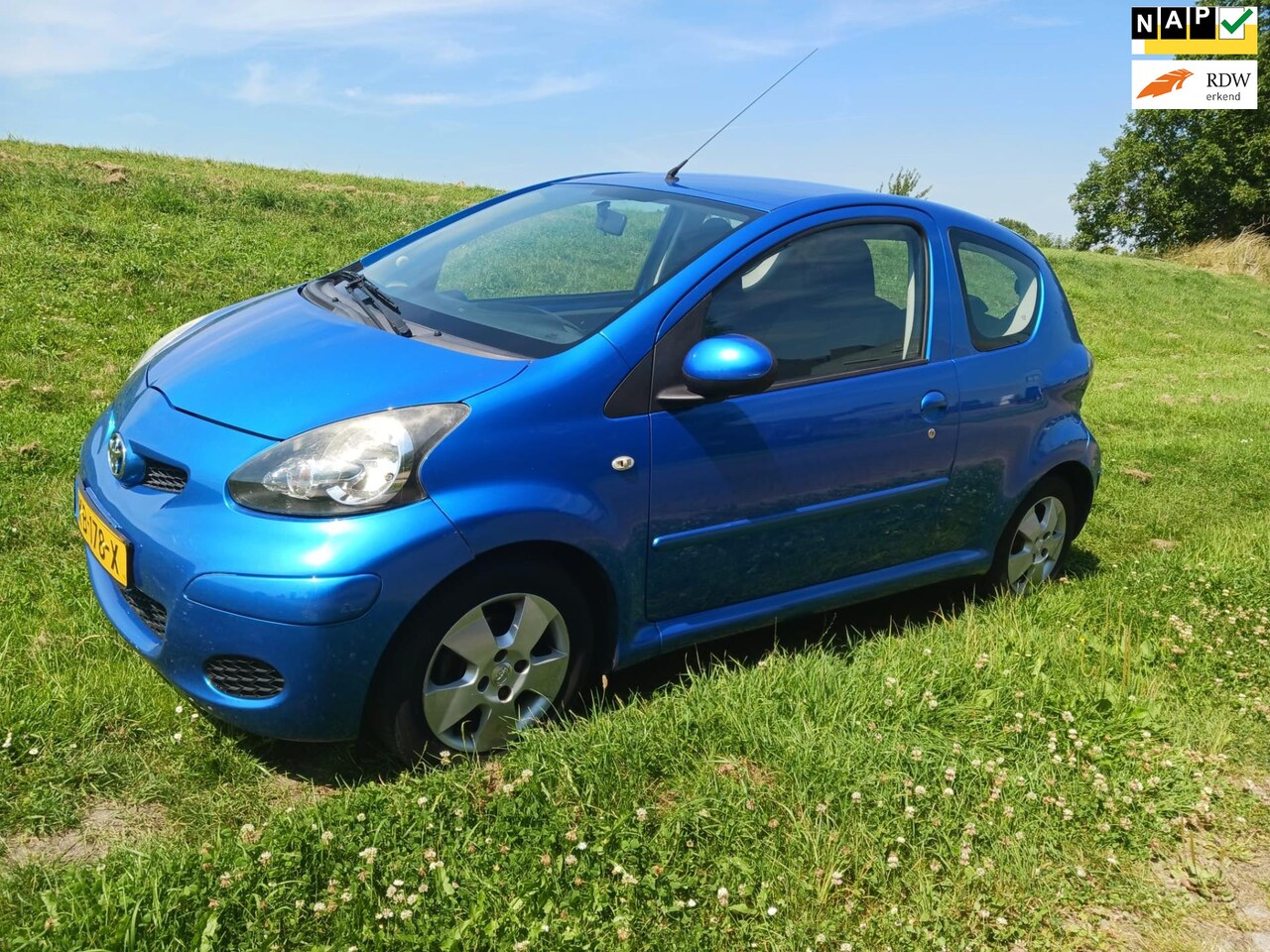 Toyota Aygo - 1.0i 12V Access Airco Nieuwe koppeling Elk Ramen APK 10-7-2027 - AutoWereld.nl