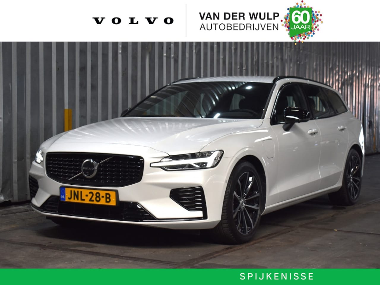 Volvo V60 - T8 455PK AWD Plus Dark | Trekhaak | 360 | Harman Kardon | Verwar - AutoWereld.nl