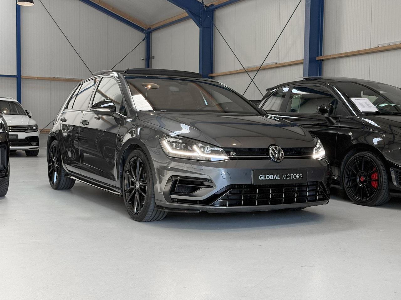 Volkswagen Golf - 2.0 TSI 4Motion R - PANORAMADAK - AUTOMAAT - VIRTUAL COCKPIT - DYNAUDIO - KEYLESS - LEER - - AutoWereld.nl