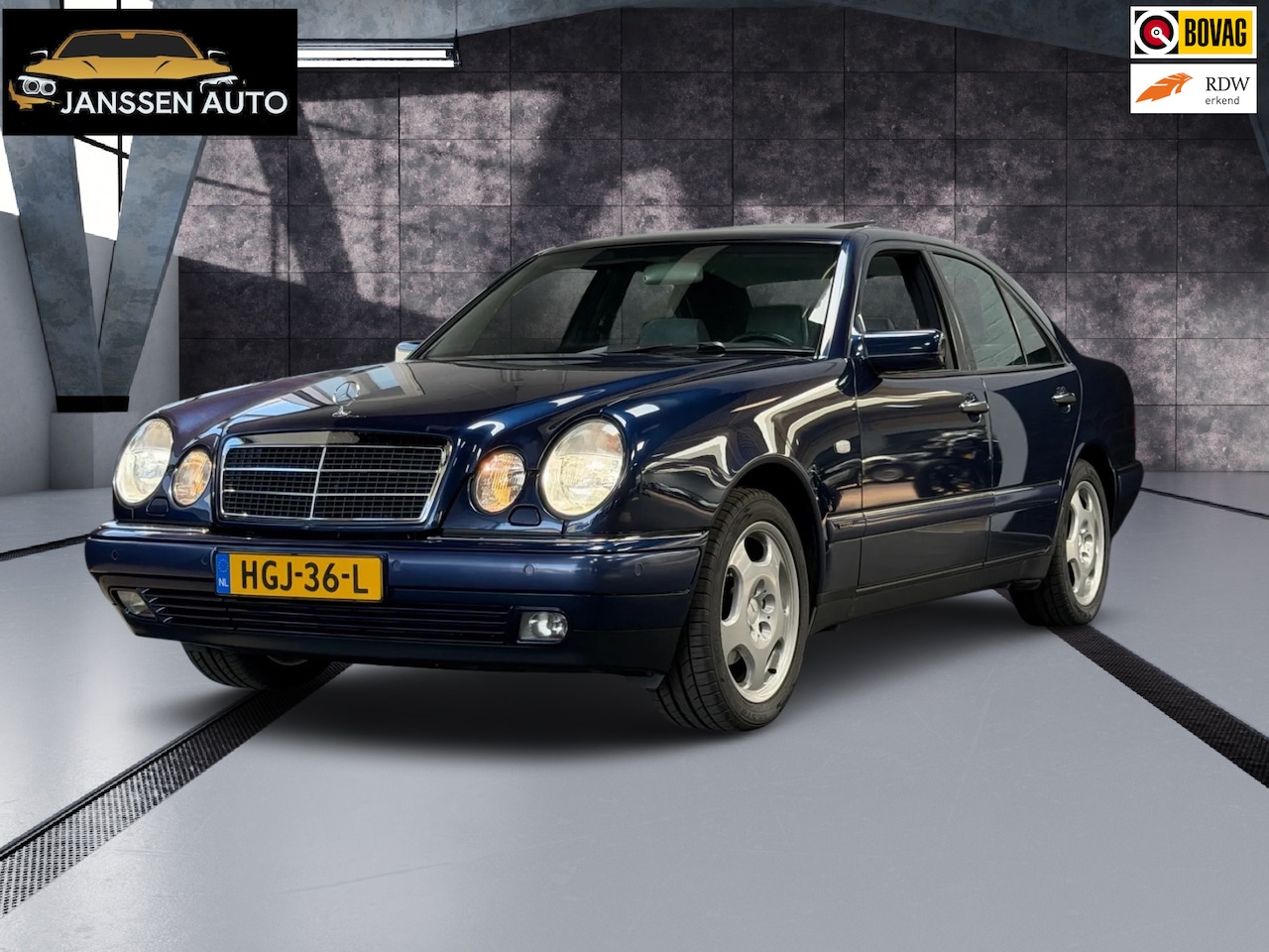 Mercedes-Benz E-klasse - 240 Elegance | Xenon | Airco | Schuifdak | PDC | Cruise | 59.000KM | Nieuwstaat - AutoWereld.nl
