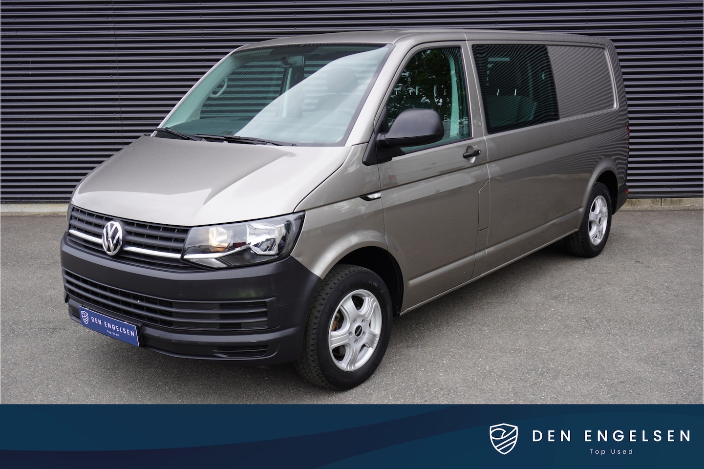 Volkswagen Transporter - 150pk Euro6 Automaat L2H1 Dubbele cabine 5 persoons Navigatie Trekhaak Airco Schuifdak - AutoWereld.nl