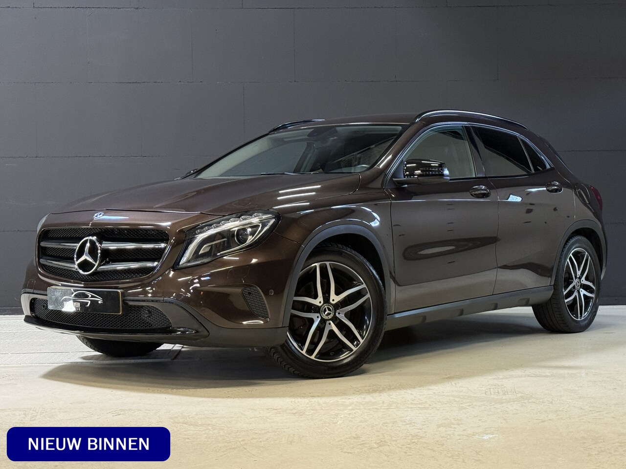 Mercedes-Benz GLA-Klasse - 250 Ambition | AMG Pakket | Stoelverwarming | Trekhaak afneembaar - AutoWereld.nl