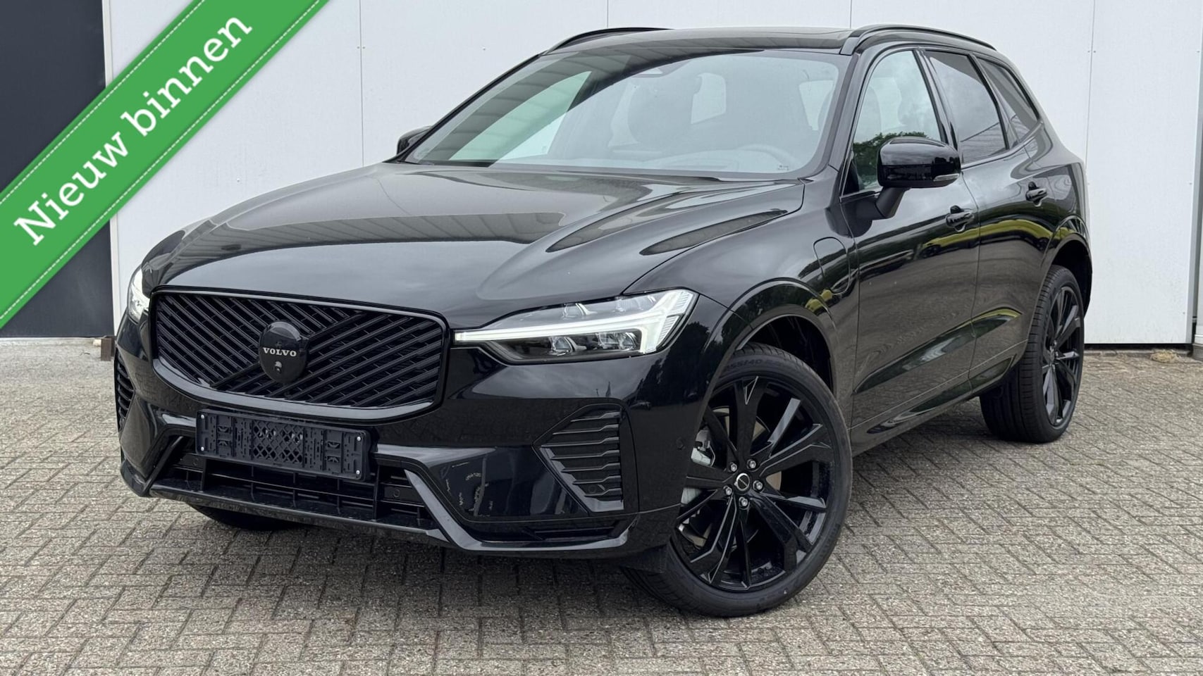 Volvo XC60 - T8 Plug-in hybrid Black Edition|11km|Panodak|Full-LED - AutoWereld.nl