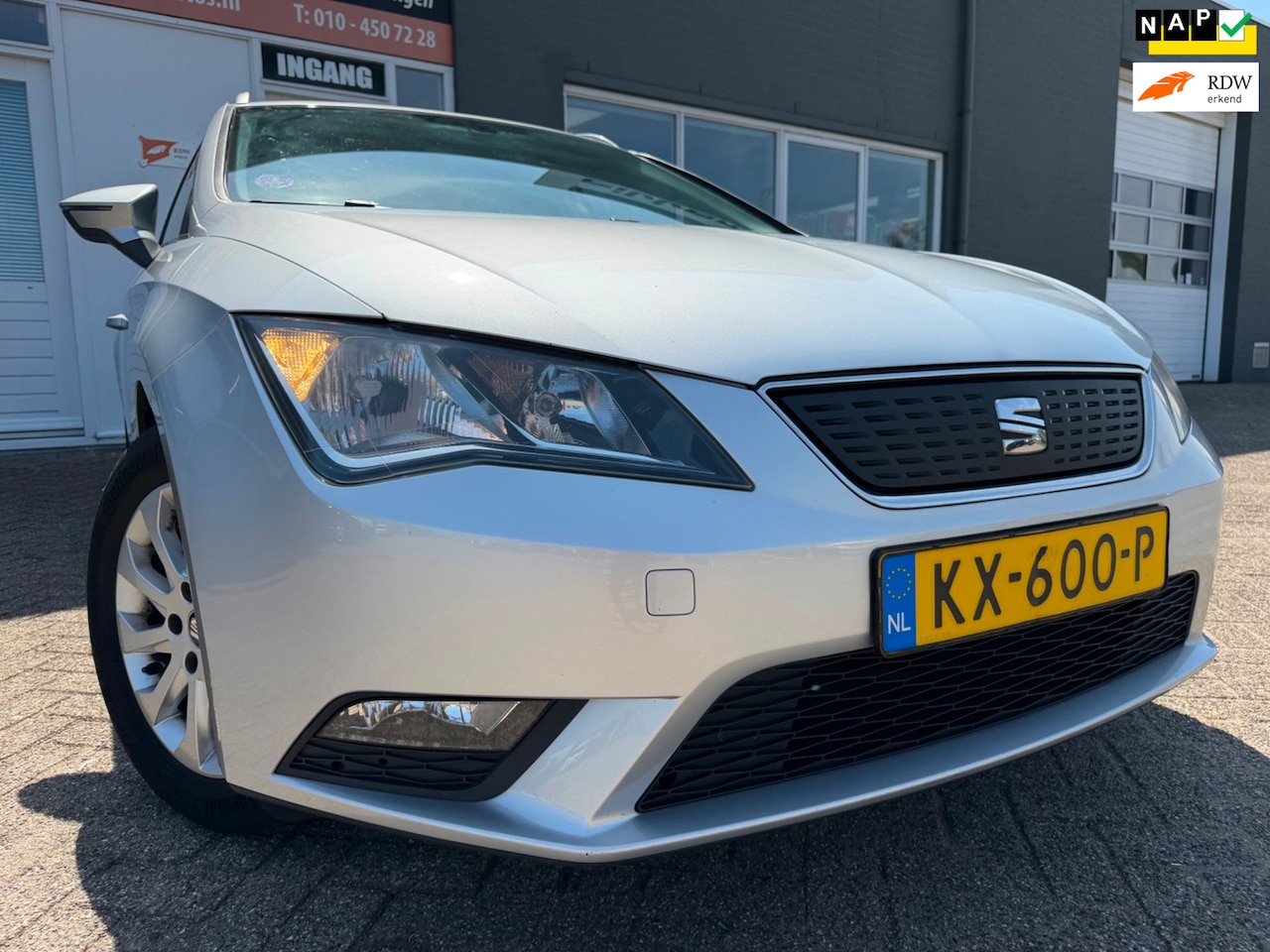 SEAT Leon ST - 1.0 EcoTSI Style Connect van 2 de Eig met parkeersensoren en navigatie en App connect en a - AutoWereld.nl